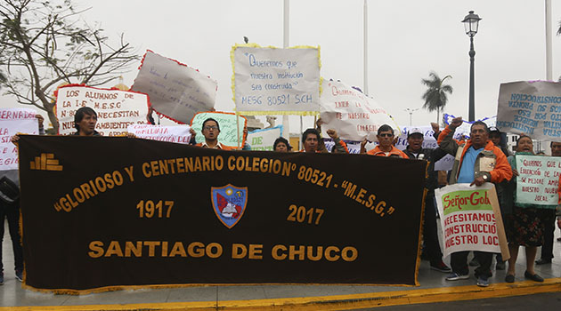 Padres de colegio en Santiago de Chuco exigen construcción de aulas