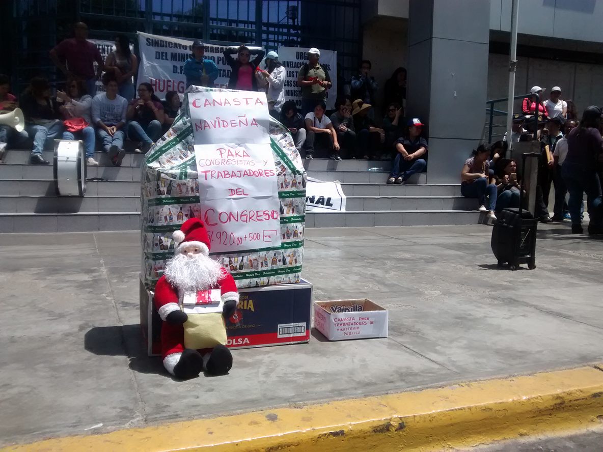 Trujillo: Comparan canasta de congresistas con bajos sueldos en sede de Ministerio Público