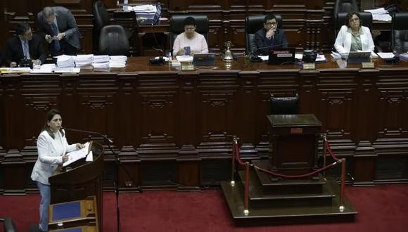 Ministra de Salud, anunció en el Congreso que renunció al cargo