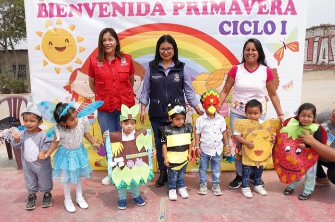 Niños exhiben trajes primaverales con material reciclable en desfile organizado por la MPT