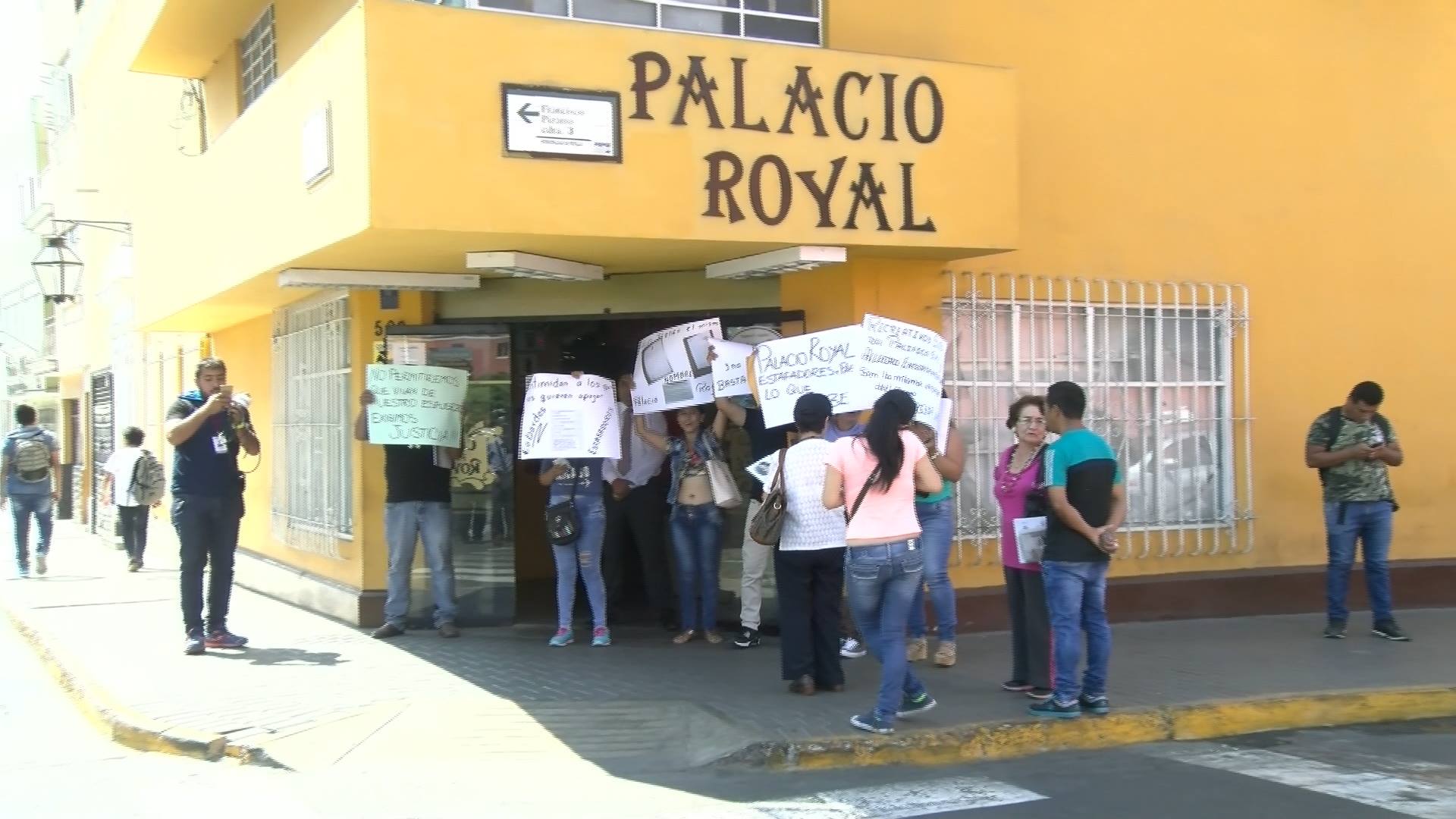 Trujillo: Extrabajadores de Palacio Royal exigen pago de beneficios laborales