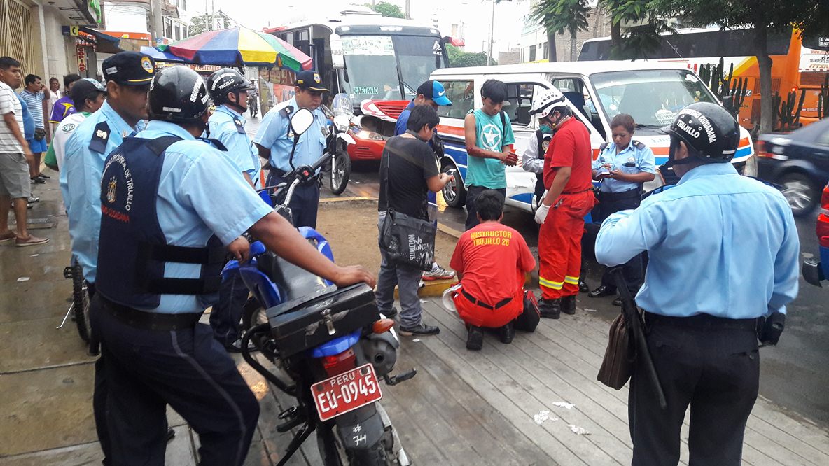 Trujillo: Cinco personas resultaron heridas en choque de bus contra combi
