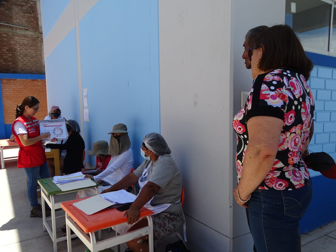 Qali Warma supervisa la entrega de alimentos a madres y padres de familia de Moche