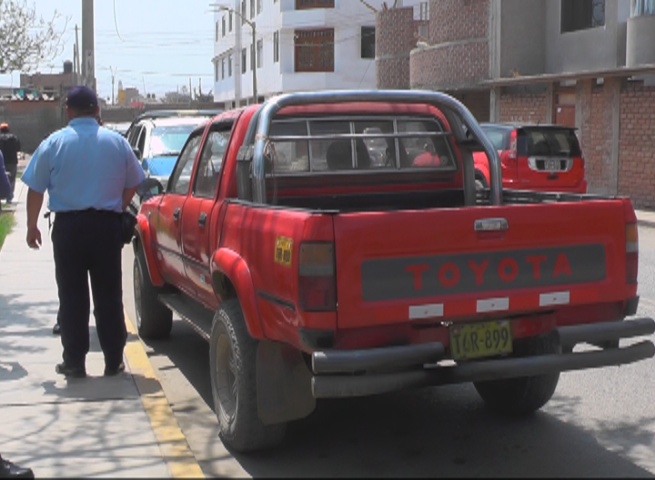 Recuperan camioneta robada afuera de vivienda en urbanización Los Granados