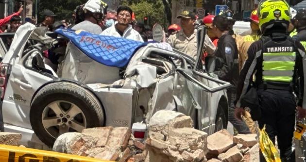 Ascienden a doce los fallecidos por el sismo de magnitud 6,5 en Ecuador