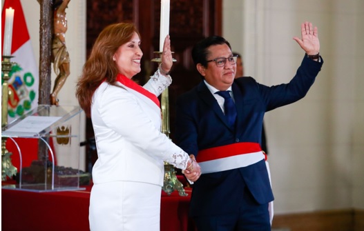 César Vásquez Sánchez jura como nuevo ministro de Salud