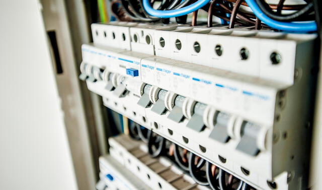 Nuevos suministros de luz costarán 9% menos para usuarios domiciliarios y pequeños comercios