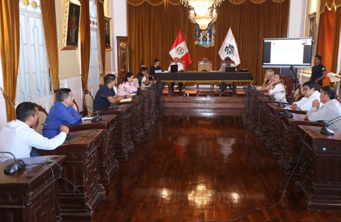 Trujillo: En sesión de Concejo de la MPT aprueban entregar 7 camionetas a distritos