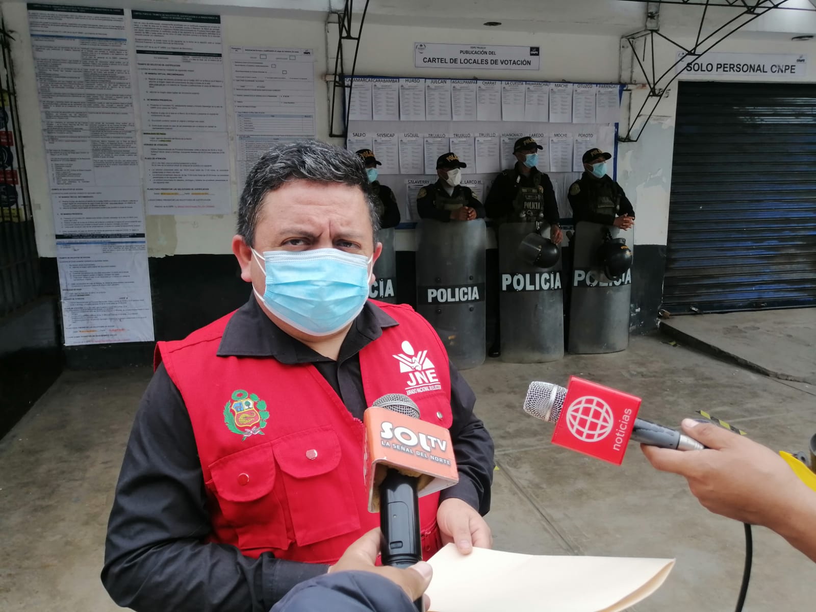 JEE Trujillo entrega 22 actas observadas para que sean procesadas