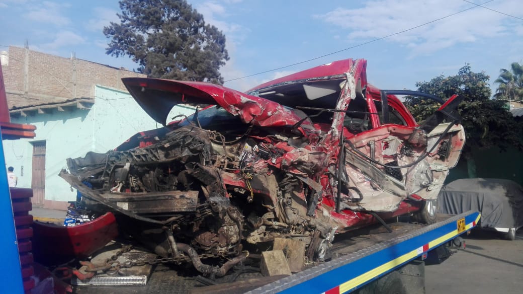 Dos muertos y cinco heridos dejó accidente de tránsito en carretera a la sierra liberteña
