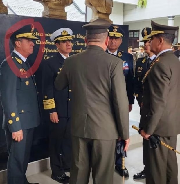 Allanan casa del comandante general de la Policía por fotografía junto a ‘El español’