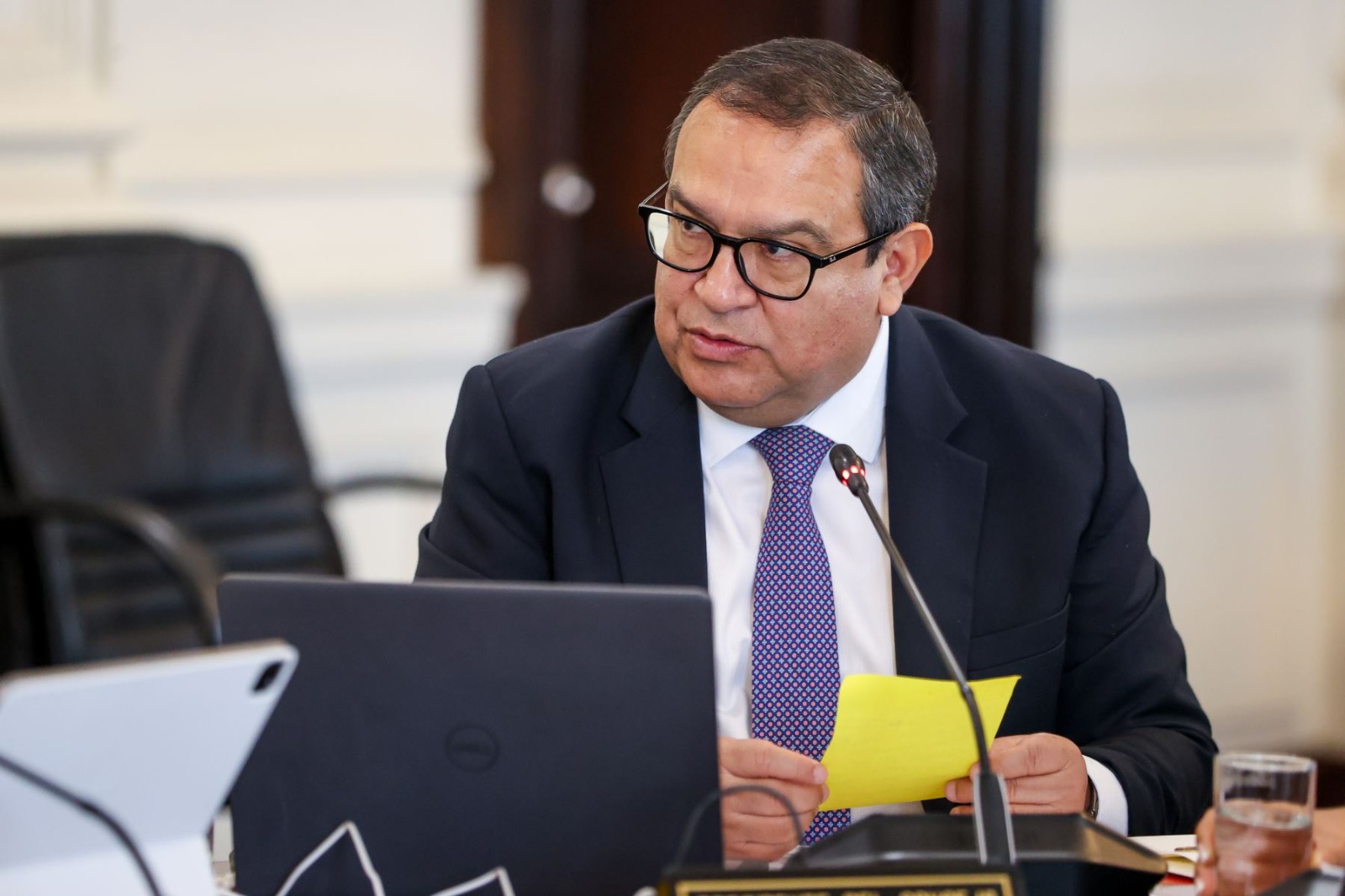 Jefe del Gabinete anuncJefe del Gabinete anuncia sanciones para garantizar neutralidad en función pública docente