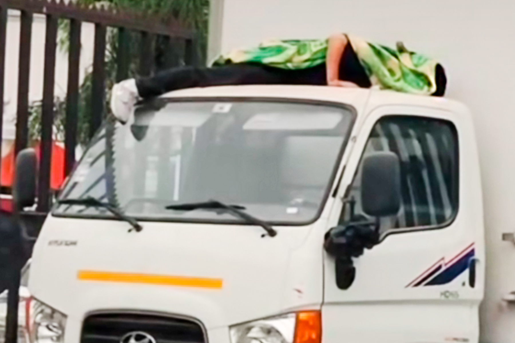 Hallan a una persona fallecida en el interior del centro comercial Mall Plaza