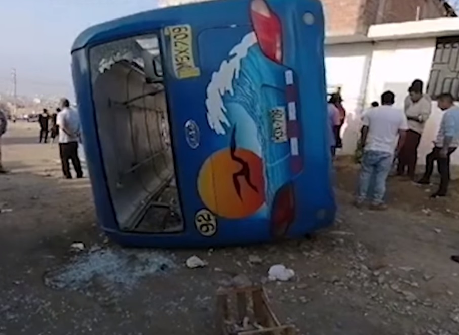 Estudiantes resultan heridos en accidente de tránsito