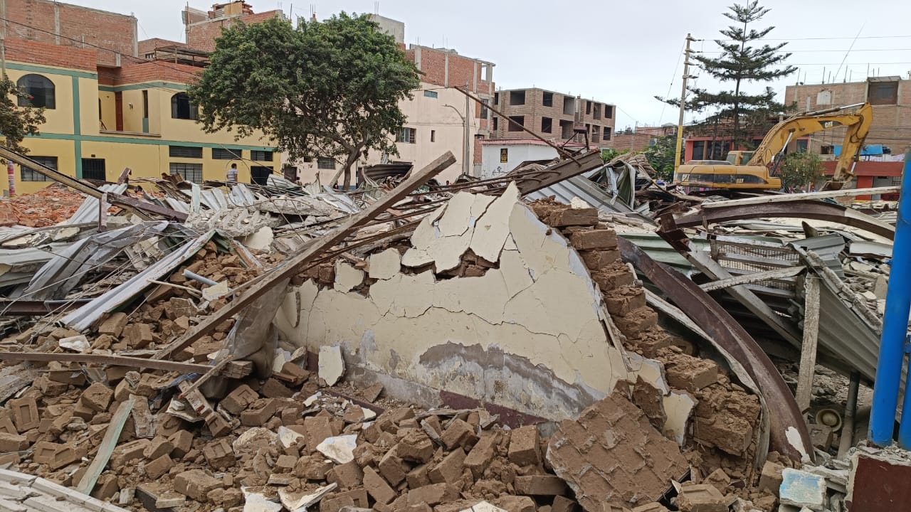 Municipalidad inicia demolición del ex mercado del Pueblo en la urbanización El Bosque   