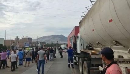 Suspenden clases en La Libertad debido a bloqueos en dos tramos de la Panamericana Norte