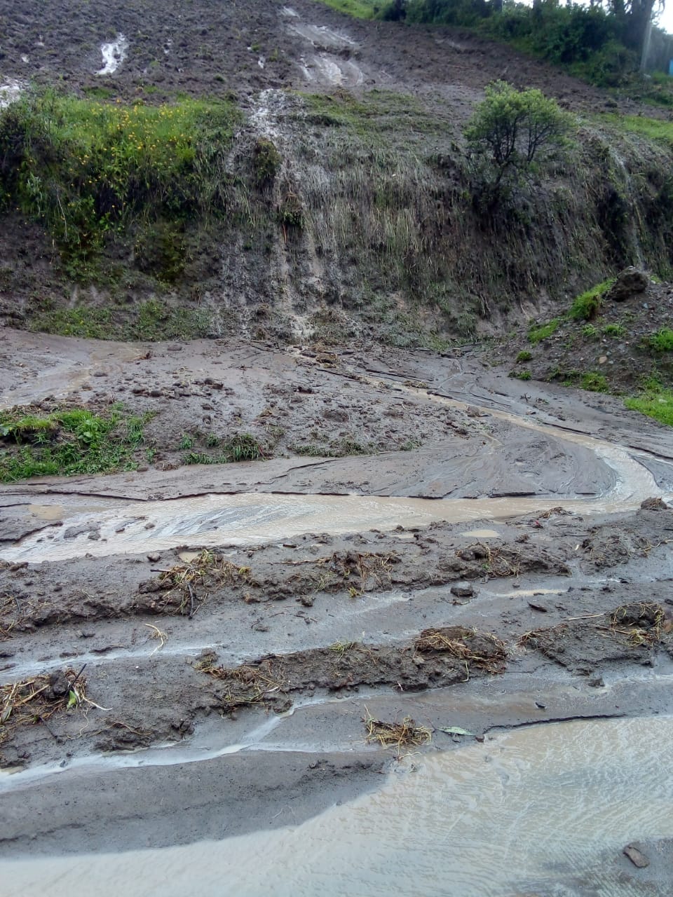 La Libertad: deslizamiento afecta 1,000 metros de carretera y aísla a cinco poblados de Otuzco
