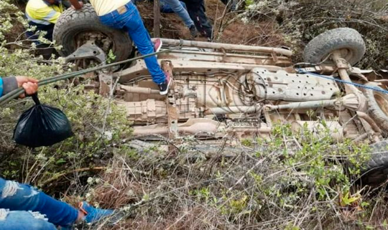 Santiago de Chuco: Caída de camioneta a abismo deja dos personas muertas