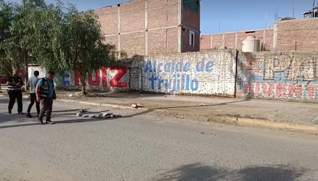 Hallan feto abandonado en plena vía pública