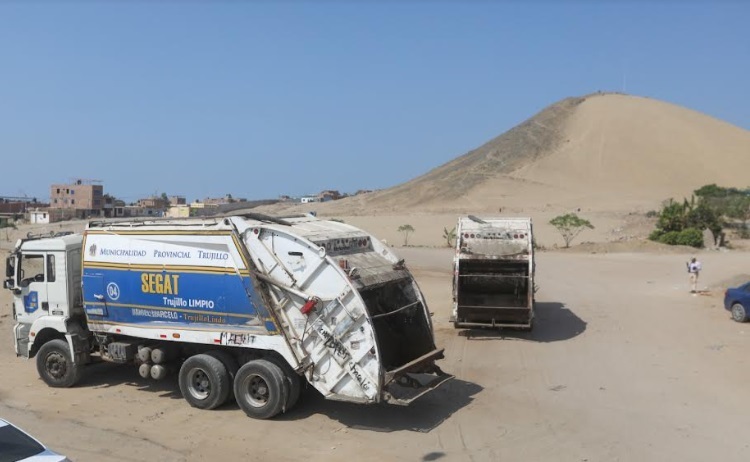 Trujillo: municipio provincial entrega dos compactadoras a Alto Trujillo para limpieza pública