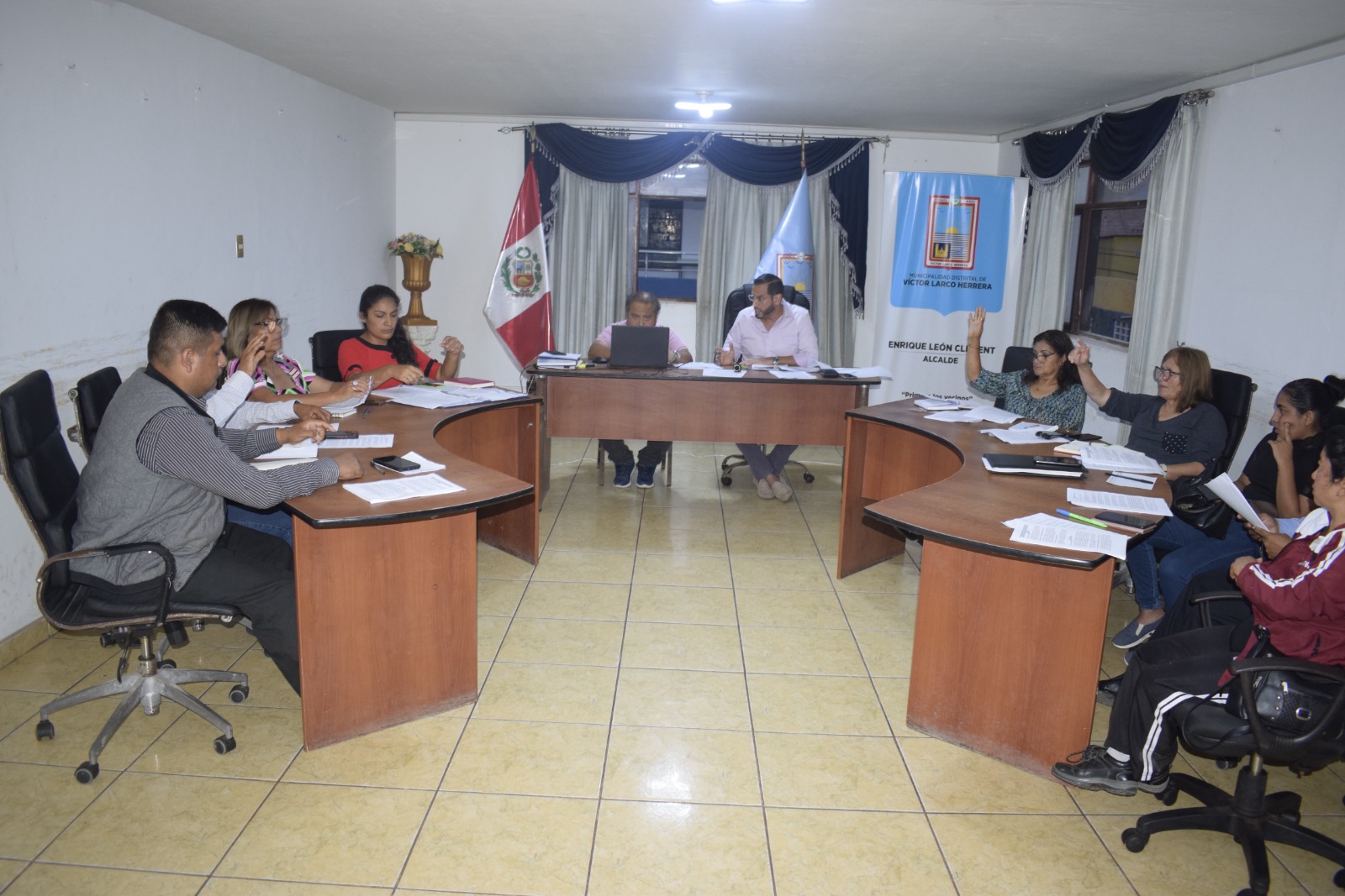 Aprueban erradicar a “limpia parabrisas” en sesión de concejo de la Municipalidad de Víctor Larco Herrera