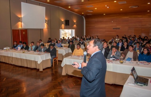 Capacitan y dan asistencia técnica a 760 entidades públicas en todo el país