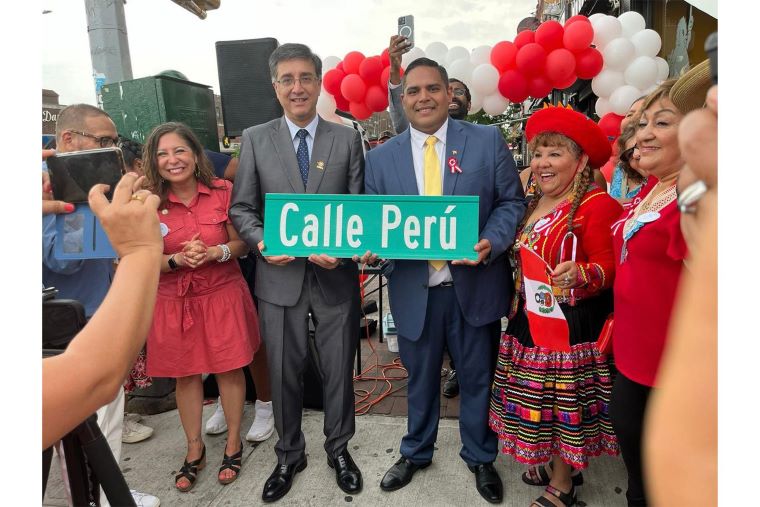 Peruanos inauguran en Nueva York una calle con el nombre Perú 