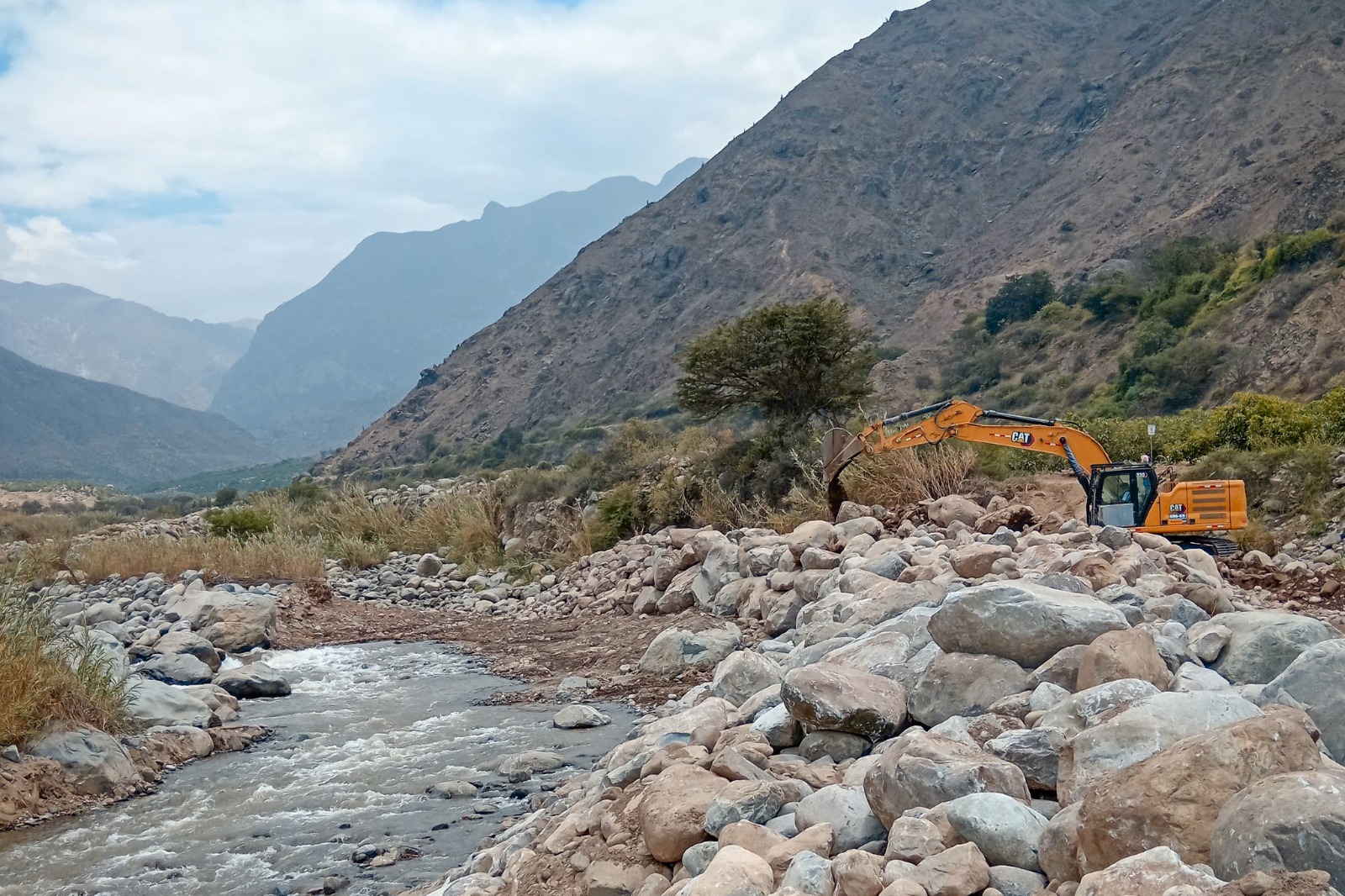 La Libertad: descolmatación y limpieza en 2.8 kilómetros del río Virú 