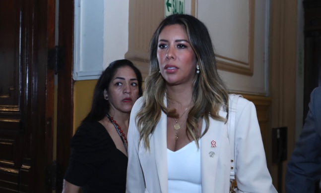 Congresista Amuruz niega participación en organización de fiesta donde falleció una persona
