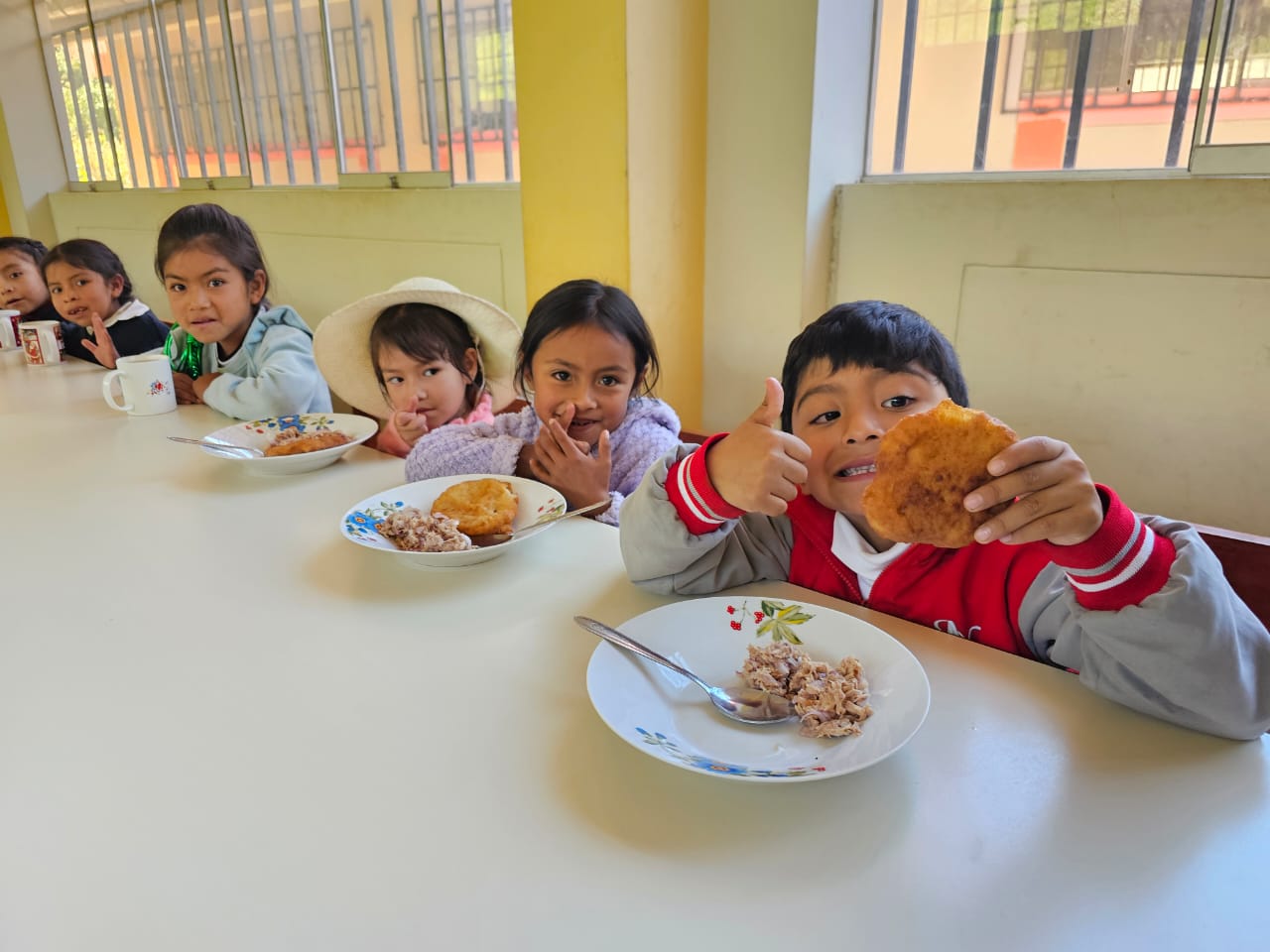 Qali Warma supervisa en instituciones educativas para garantizar la calidad del servicio alimentario en Huamachuco
