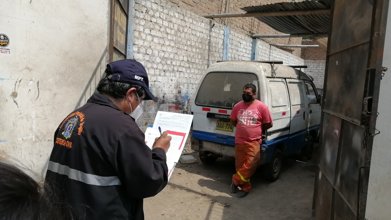 Clausuran dos talleres mecánicos por pésimas condiciones de seguridad