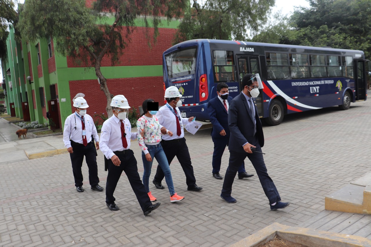 Detectan a 17 personas que trataron de ingresar a examen de la UNT con artículos electrónicos 