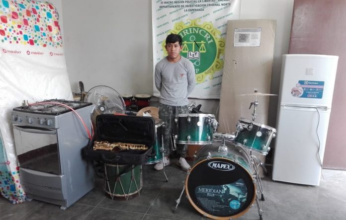 El Porvenir: sorprenden a sujeto robando instrumentos musicales