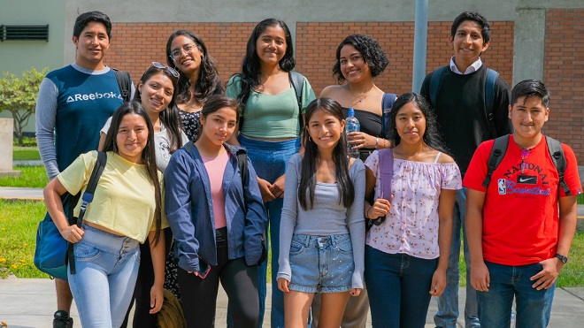 En 400 % aumentó el número de becarios del Pronabec que trabajan tras acabar su carrera