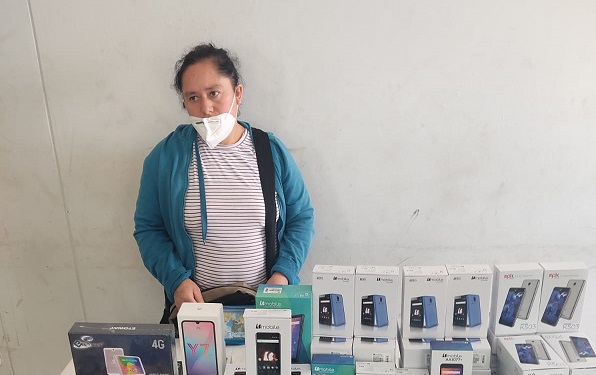Chao: Mujer es detenida por llevar 80 celulares y 4 tablets robadas 