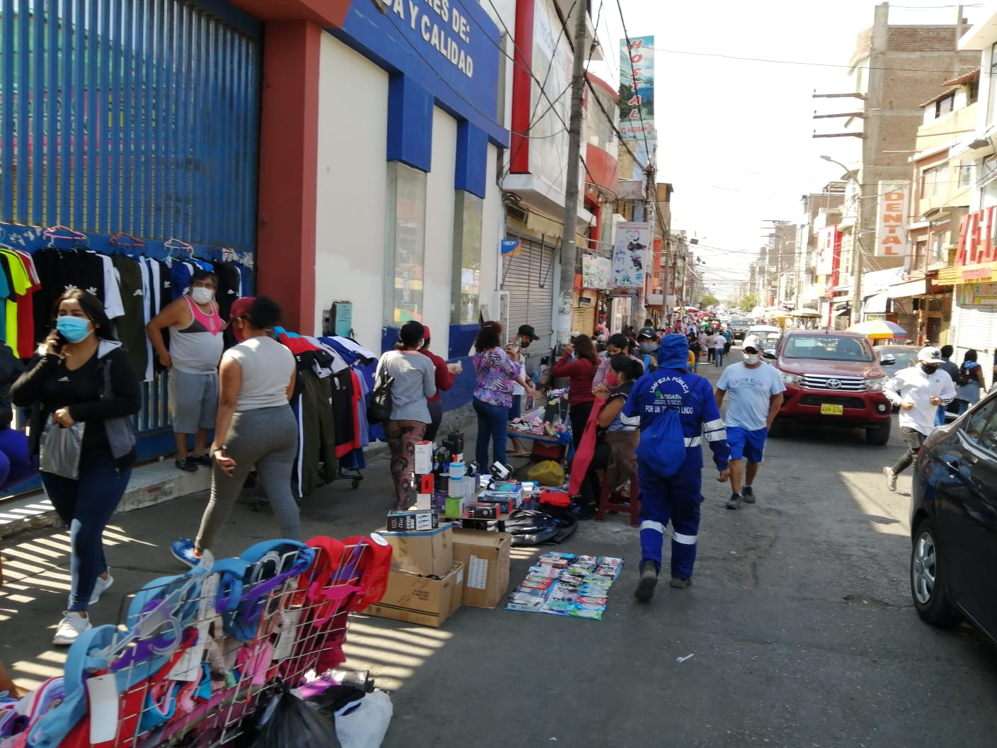 Ambulantes toman calles de Trujillo tras ampliación de la cuarentena 