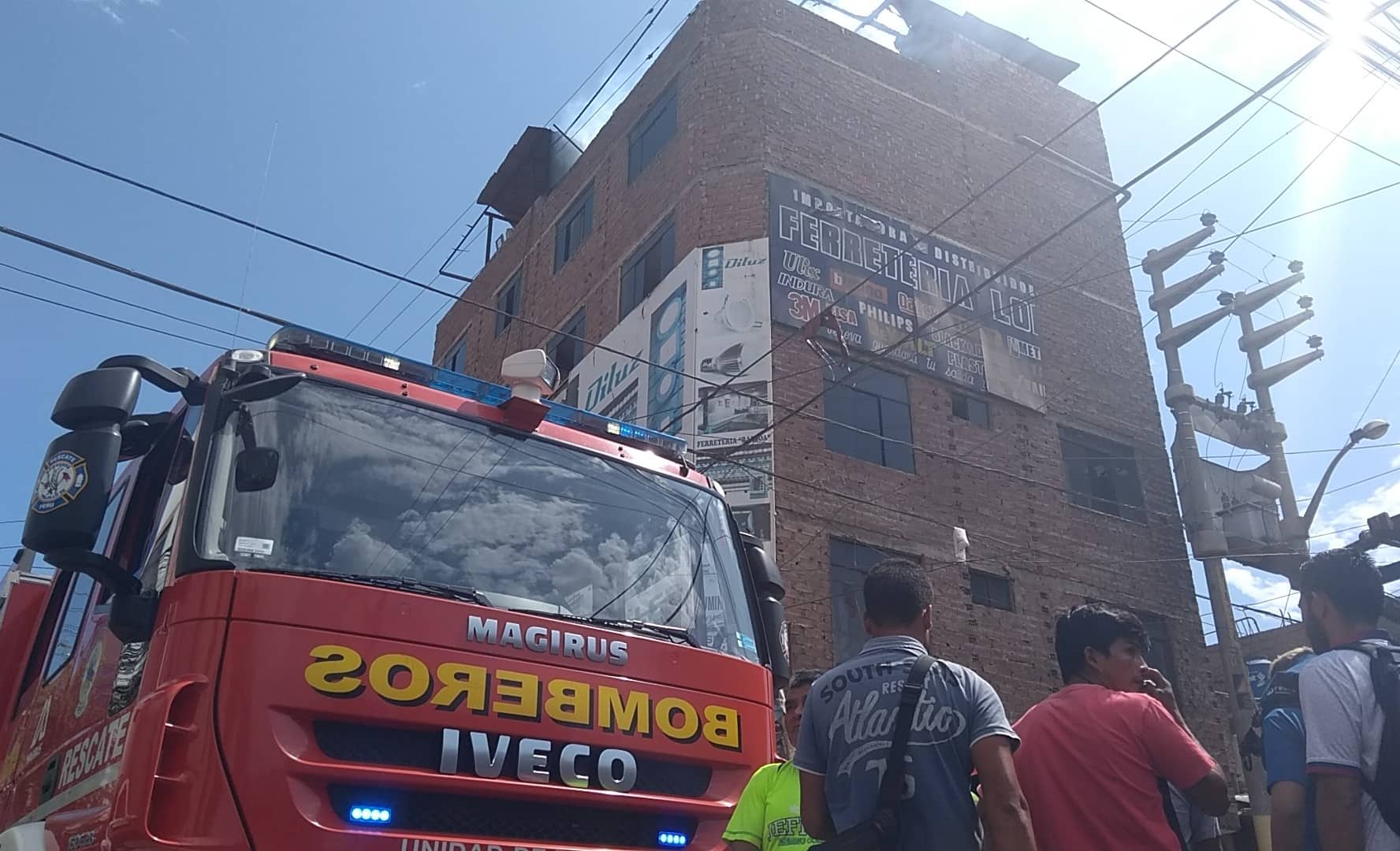 Trujillo: Incendio casi arrasa con edificio cerca a emporio Albarracín