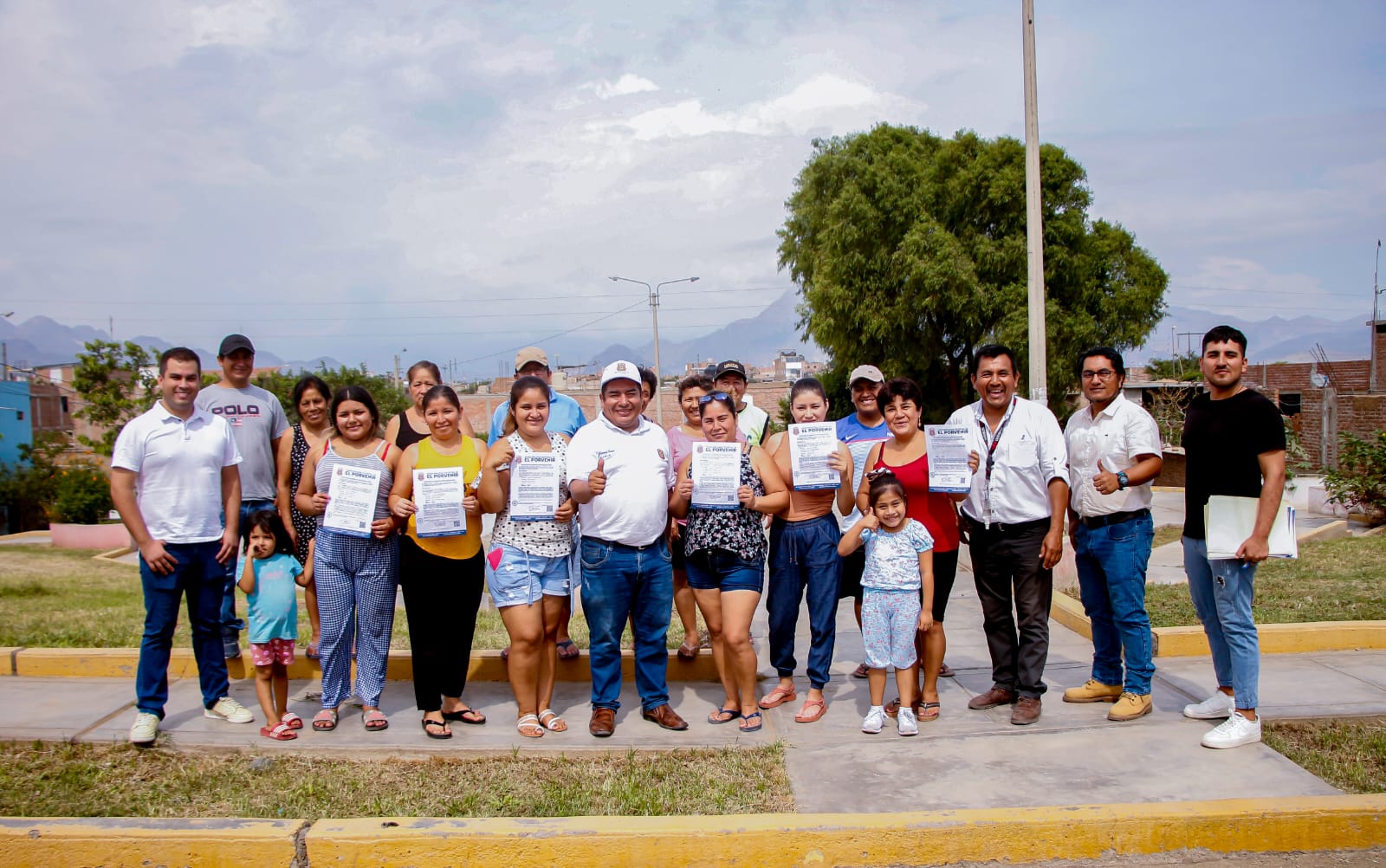 Entregan más de 200 certificados de posesión en Túpac Amaru I en El Porvenir