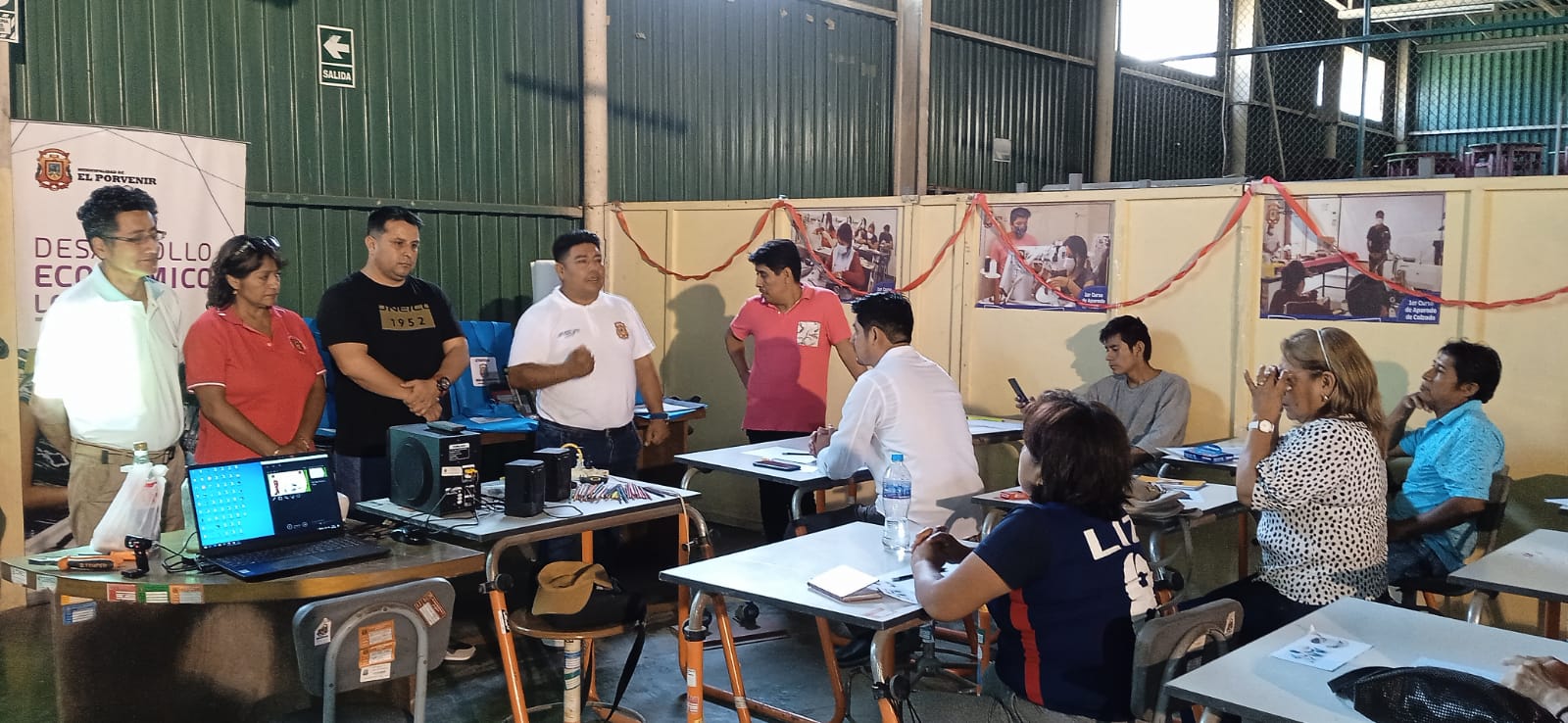 Capacitan a jóvenes en diseño manual, digital y aparado de calzado en El Porvenir