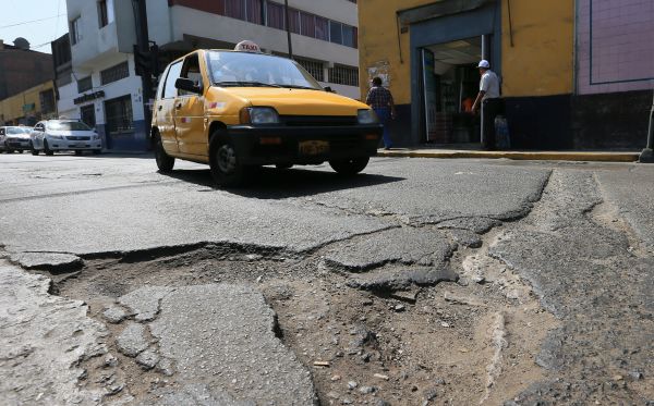 Más de 15 mil transportistas marcharán contra alcalde Daniel Marcelo por mal estado de pistas en Trujillo 