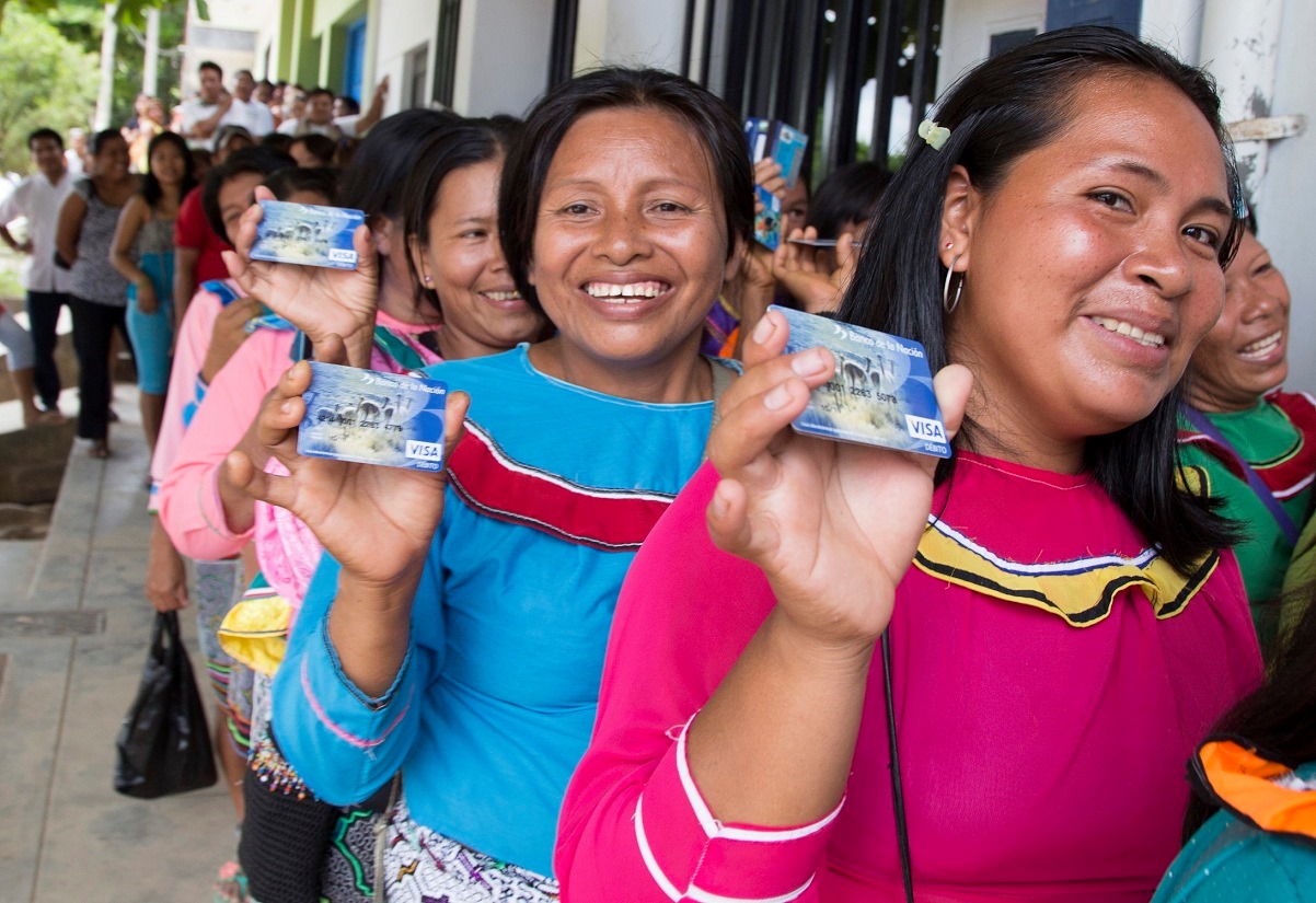 Más de 630 mil usuarias del programa Juntos utilizan una tarjeta de débito