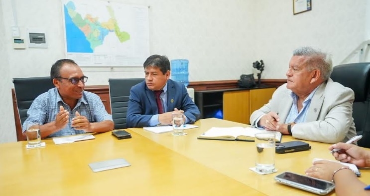 Autoridades de Pataz gestionan proyectos en salud, educación y titulación  ante el Gore La Libertad