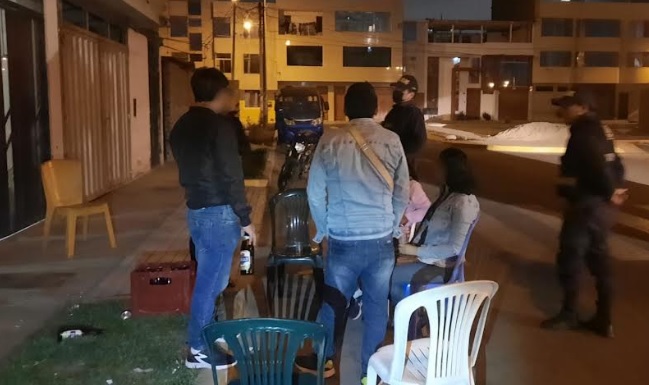 Trujillo: multarán hasta S/ 2,970 a quienes tomen licor en la vía pública y dentro de vehículos