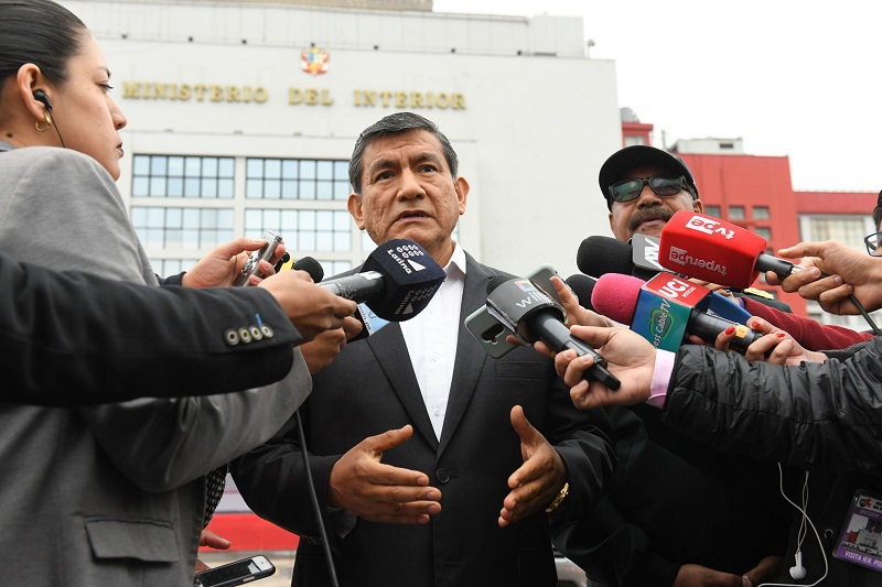 Ministro del Interior: “Policías deben cuidar con prioridad a ciudadanos y no a autoridades”
