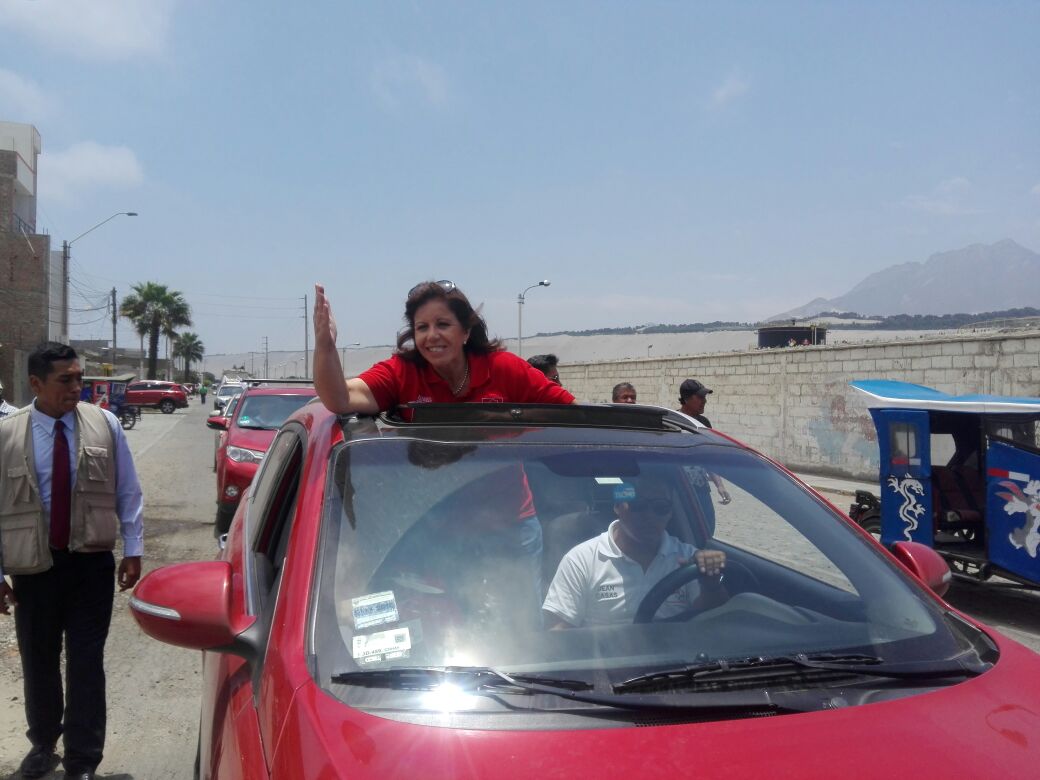 Lourdes Flores lanza dardos contra candidatos que superan a Alan García