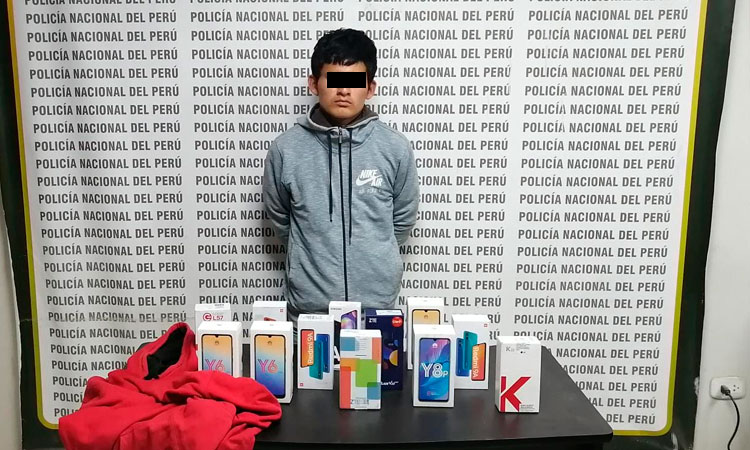 Virú: menor entró a tienda de celulares y sustrajo más de 10 equipos