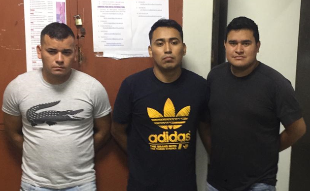 Sujetos detenidos por asaltar a mano armada por el óvalo Grau en Trujillo