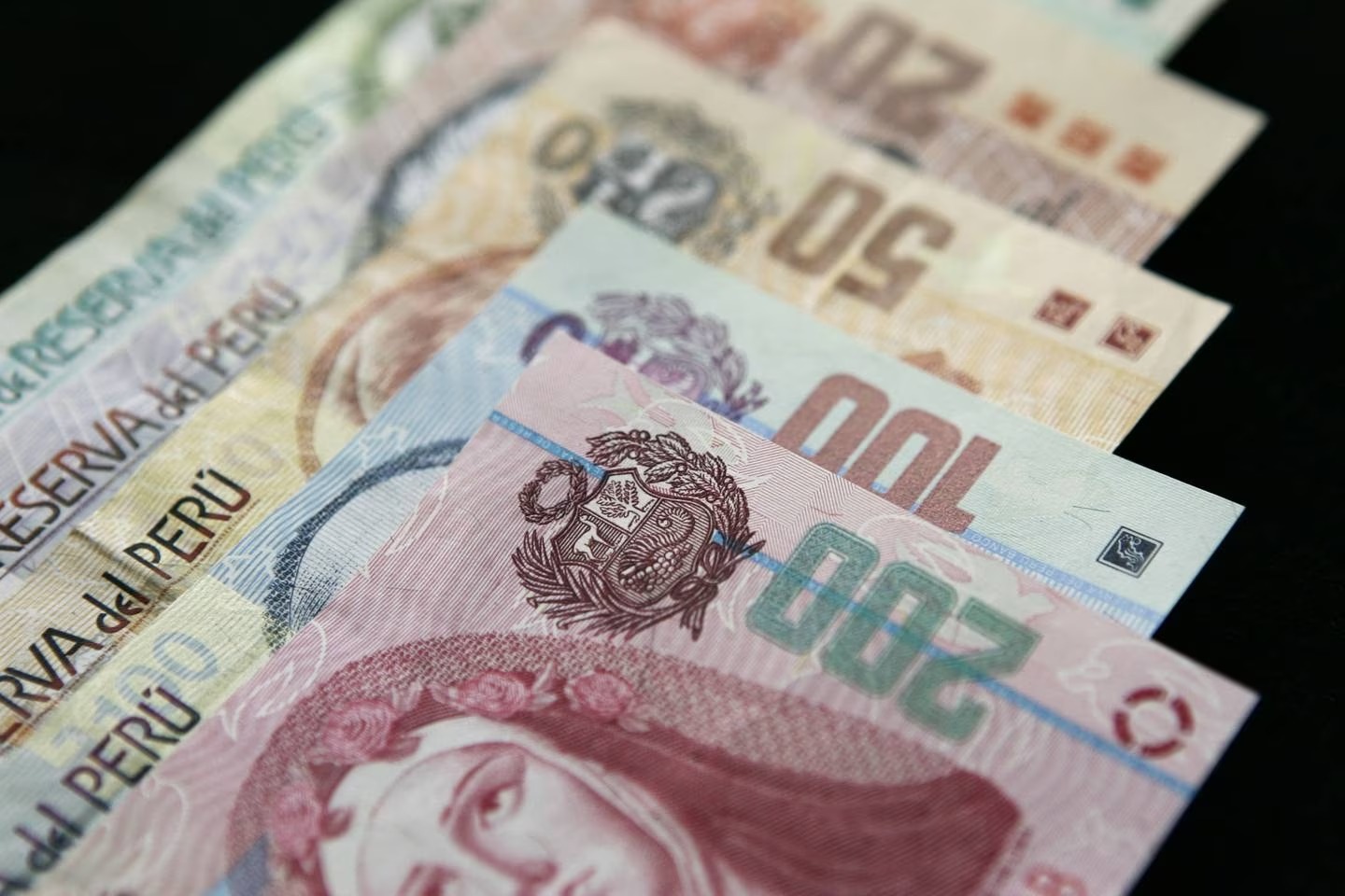 Titular del MEF: “A pesar de todo, Perú tiene la moneda más fuerte de la región”