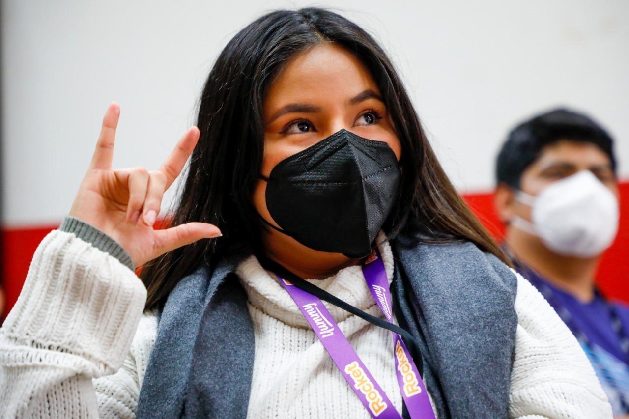 Sigue estos simples pasos para acceder a una de las 100 mil becas de estudio para personas sordas