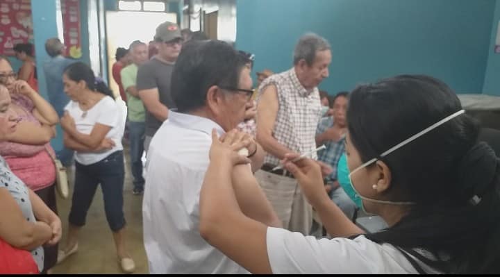 Suspenden vacunas contra la neumonía para evitar aglomeraciones en tiempo de cuarentena